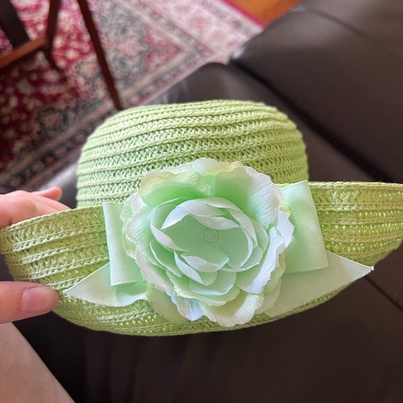 👒Little girl OS, green sun hat with green rose & ribbon accent, preowned. - Picture 2 of 6